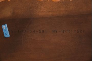 中古　DREXEL HERITAGE(ドレクセルヘリテイジ)　Cameo Classics(キャメオクラシックス)　優雅なひとときを演出するカクテルテーブル(定価約60万円)(センターテーブル)(R-047871)