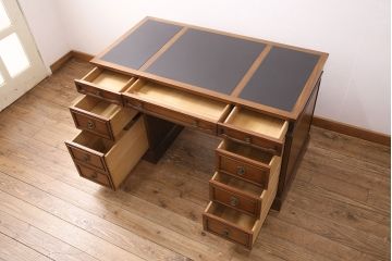 中古　DREXEL HERITAGE(ドレクセルヘリテイジ)　Triune(トライユン)　レザートップが格好いいマホガニー材製のデスク(両袖机、在宅ワーク、在宅用ワークデスク)(定価約75万円)(R-047872)