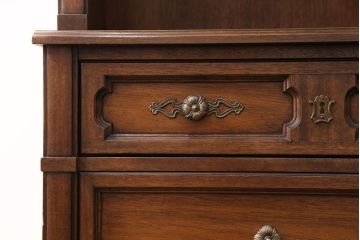 ヴィンテージ　DREXEL HERITAGE(ドレクセルヘリテイジ)　希少品!Italian Provincial(イタリアン プロヴィンシャル)シリーズのマホガニー材製キャビネット(定価約45万円)(収納棚、飾り棚、ビンテージ)(R-047874)