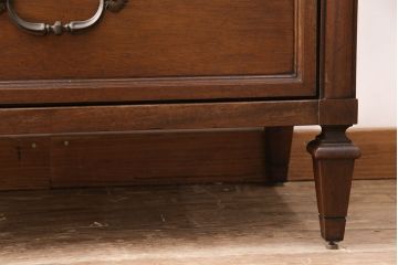 ヴィンテージ　DREXEL HERITAGE(ドレクセルヘリテイジ)　希少品!Italian Provincial(イタリアン プロヴィンシャル)シリーズのマホガニー材製キャビネット(定価約45万円)(収納棚、飾り棚、ビンテージ)(R-047874)