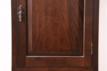 中古　松本民芸家具　気品漂うシックな雰囲気が魅力のB型時計台(ホールクロック、戸棚、収納棚、陳列棚)(定価約49万6千円)(R-047875)