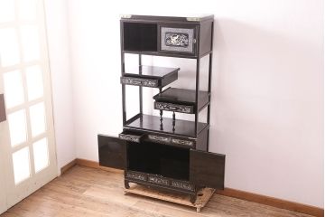 中古　高級品!螺鈿細工の華やかな意匠が存在感を放つ、韓国製飾り棚(戸棚、収納棚、キャビネット)(定価約110万円)(R-047879)