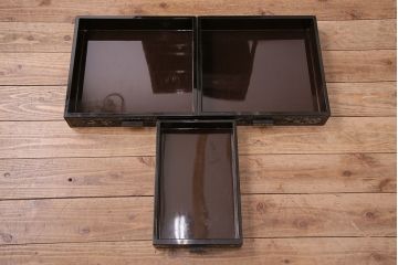 中古　高級品!螺鈿細工の華やかな意匠が存在感を放つ、韓国製飾り棚(戸棚、収納棚、キャビネット)(定価約110万円)(R-047879)
