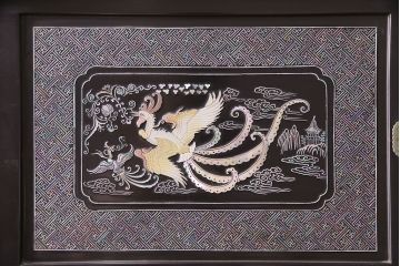 中古　高級品!螺鈿細工の華やかな意匠が存在感を放つ、韓国製飾り棚(戸棚、収納棚、キャビネット)(定価約110万円)(R-047879)