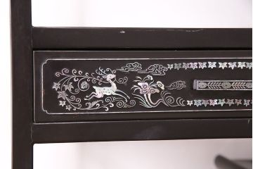 中古　高級品!螺鈿細工の華やかな意匠が存在感を放つ、韓国製飾り棚(戸棚、収納棚、キャビネット)(定価約110万円)(R-047879)