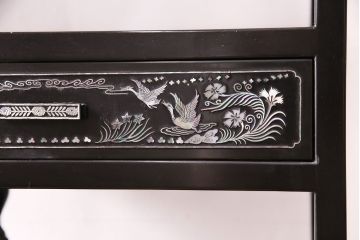 中古　高級品!螺鈿細工の華やかな意匠が存在感を放つ、韓国製飾り棚(戸棚、収納棚、キャビネット)(定価約110万円)(R-047879)