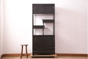 中古　高級品!螺鈿細工の華やかな意匠が存在感を放つ、韓国製飾り棚(戸棚、収納棚、キャビネット)(定価約110万円)(R-047879)