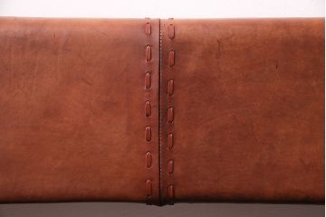 中古　海外　輸入家具　ステッチがお洒落な本革の3人掛けソファ(三人掛けソファ、トリプルソファ)(R-047883)