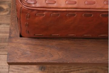 中古　海外　輸入家具　ステッチがお洒落な本革の3人掛けソファ(三人掛けソファ、トリプルソファ)(R-047883)