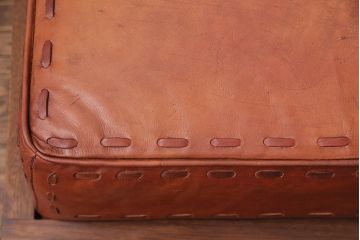 中古　海外　輸入家具　ステッチがお洒落な本革の3人掛けソファ(三人掛けソファ、トリプルソファ)(R-047883)