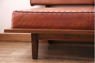 中古　海外　輸入家具　ステッチがお洒落な本革の3人掛けソファ(三人掛けソファ、トリプルソファ)(R-047883)