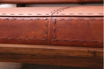 中古　海外　輸入家具　ステッチがお洒落な本革の3人掛けソファ(三人掛けソファ、トリプルソファ)(R-047883)