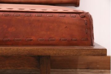 中古　海外　輸入家具　ステッチがお洒落な本革の3人掛けソファ(三人掛けソファ、トリプルソファ)(R-047883)