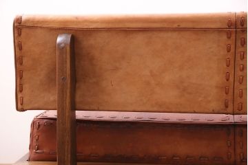 中古　海外　輸入家具　ステッチがお洒落な本革の3人掛けソファ(三人掛けソファ、トリプルソファ)(R-047883)