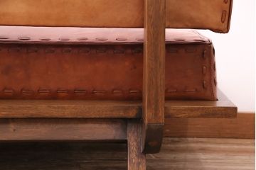 中古　海外　輸入家具　ステッチがお洒落な本革の3人掛けソファ(三人掛けソファ、トリプルソファ)(R-047883)