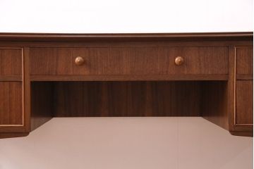 ビンテージ　IAN HENDERSON design　チーク材　イギリスから届きました!スタイリッシュな書斎に置きたくなるデスク(ワークデスク、机、在宅ワーク、在宅用)(R-047885)
