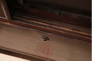 和製アンティーク　昭和レトロ　戸棚と引き出し3杯!ノスタルジックな雰囲気が素敵な箪笥サイドボード(収納棚、リビングボード、キャビネット)(R-047887)