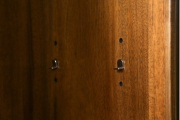 中古　DREXEL HERITAGE(ドレクセルヘリテイジ)　Triune(トライユン)　凛とした佇まいの食器棚　定価約90万円相当　(R-047891)