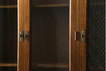 中古　DREXEL HERITAGE(ドレクセルヘリテイジ)　Triune(トライユン)　凛とした佇まいの食器棚　定価約90万円相当　(R-047891)