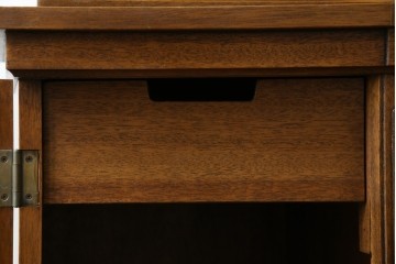 中古　DREXEL HERITAGE(ドレクセルヘリテイジ)　Triune(トライユン)　凛とした佇まいの食器棚　定価約90万円相当　(R-047891)