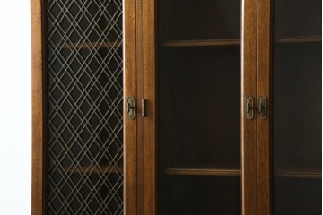 中古　DREXEL HERITAGE(ドレクセルヘリテイジ)　Triune(トライユン)　凛とした佇まいの食器棚　定価約90万円相当　(R-047891)