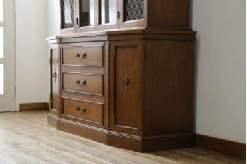 中古　DREXEL HERITAGE(ドレクセルヘリテイジ)　Triune(トライユン)　凛とした佇まいの食器棚　定価約90万円相当　(R-047891)