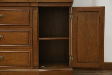 中古　DREXEL HERITAGE(ドレクセルヘリテイジ)　Triune(トライユン)　凛とした佇まいの食器棚　定価約90万円相当　(R-047891)