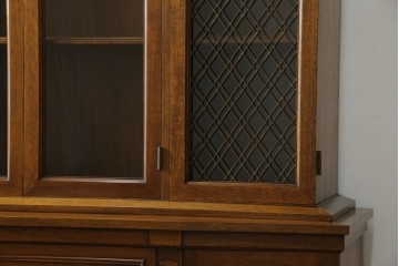 中古　DREXEL HERITAGE(ドレクセルヘリテイジ)　Triune(トライユン)　凛とした佇まいの食器棚　定価約90万円相当　(R-047891)