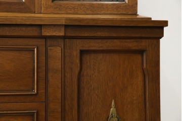 中古　DREXEL HERITAGE(ドレクセルヘリテイジ)　Triune(トライユン)　凛とした佇まいの食器棚　定価約90万円相当　(R-047891)