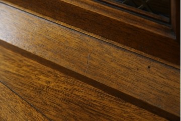 中古　DREXEL HERITAGE(ドレクセルヘリテイジ)　Triune(トライユン)　凛とした佇まいの食器棚　定価約90万円相当　(R-047891)