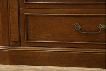 中古　DREXEL HERITAGE(ドレクセルヘリテイジ)　Triune(トライユン)　凛とした佇まいの食器棚　定価約90万円相当　(R-047891)