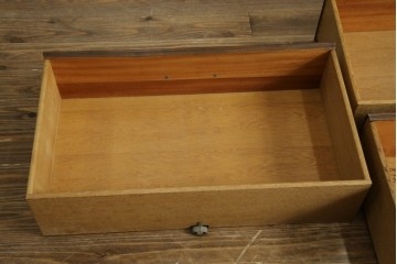 中古　DREXEL HERITAGE(ドレクセルヘリテイジ)　Triune(トライユン)　凛とした佇まいの食器棚　定価約90万円相当　(R-047891)