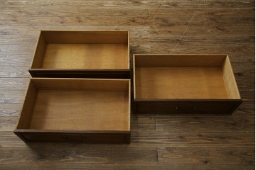 中古　DREXEL HERITAGE(ドレクセルヘリテイジ)　Triune(トライユン)　凛とした佇まいの食器棚　定価約90万円相当　(R-047891)