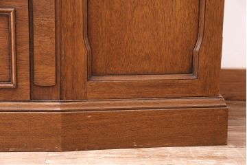 中古　DREXEL HERITAGE(ドレクセルヘリテイジ)　Triune(トライユン)　凛とした佇まいの食器棚(カップボード、キャビネット、飾り棚、戸棚、収納棚、本箱、ブックケース)(定価約90万円)(R-047891)