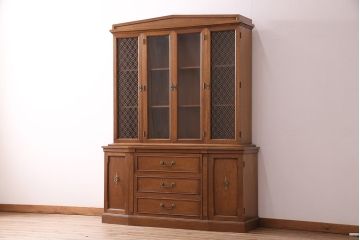 中古　DREXEL HERITAGE(ドレクセルヘリテイジ)　Triune(トライユン)　凛とした佇まいの食器棚(カップボード、キャビネット、飾り棚、戸棚、収納棚、本箱、ブックケース)(定価約90万円)(R-047891)