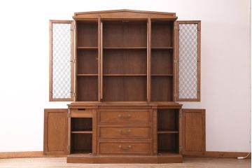 中古　DREXEL HERITAGE(ドレクセルヘリテイジ)　Triune(トライユン)　凛とした佇まいの食器棚(カップボード、キャビネット、飾り棚、戸棚、収納棚、本箱、ブックケース)(定価約90万円)(R-047891)
