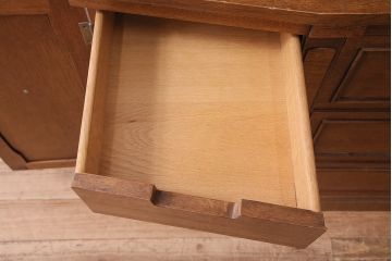 中古　DREXEL HERITAGE(ドレクセルヘリテイジ)　Triune(トライユン)　凛とした佇まいの食器棚(カップボード、キャビネット、飾り棚、戸棚、収納棚、本箱、ブックケース)(定価約90万円)(R-047891)