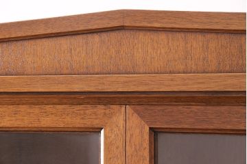 中古　DREXEL HERITAGE(ドレクセルヘリテイジ)　Triune(トライユン)　凛とした佇まいの食器棚(カップボード、キャビネット、飾り棚、戸棚、収納棚、本箱、ブックケース)(定価約90万円)(R-047891)