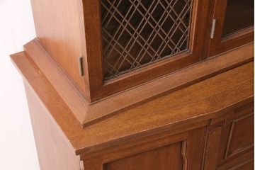 中古　DREXEL HERITAGE(ドレクセルヘリテイジ)　Triune(トライユン)　凛とした佇まいの食器棚(カップボード、キャビネット、飾り棚、戸棚、収納棚、本箱、ブックケース)(定価約90万円)(R-047891)