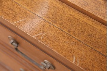 中古　DREXEL HERITAGE(ドレクセルヘリテイジ)　Triune(トライユン)　凛とした佇まいの食器棚(カップボード、キャビネット、飾り棚、戸棚、収納棚、本箱、ブックケース)(定価約90万円)(R-047891)