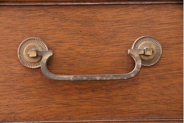 中古　DREXEL HERITAGE(ドレクセルヘリテイジ)　Triune(トライユン)　凛とした佇まいの食器棚(カップボード、キャビネット、飾り棚、戸棚、収納棚、本箱、ブックケース)(定価約90万円)(R-047891)