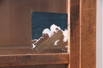 和製アンティーク　ヒノキ材製　経年による味わいが魅力の戸棚(収納棚、キャビネット、飾り棚)(R-047897)