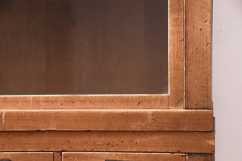 和製アンティーク　ヒノキ材製　経年による味わいが魅力の戸棚(収納棚、キャビネット、飾り棚)(R-047897)