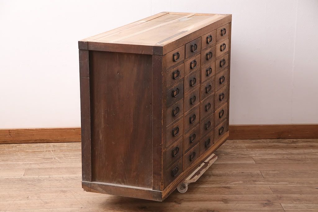 和製アンティーク　ヒノキ材製　たっぷりの引き出しで収納上手に!!経年による味わいが魅力のチェスト(引き出し、小物収納)(R-047898)