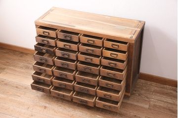 和製アンティーク　ヒノキ材製　たっぷりの引き出しで収納上手に!!経年による味わいが魅力のチェスト(引き出し、小物収納)(R-047898)