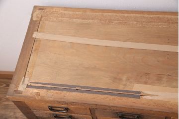 和製アンティーク　ヒノキ材製　たっぷりの引き出しで収納上手に!!経年による味わいが魅力のチェスト(引き出し、小物収納)(R-047898)