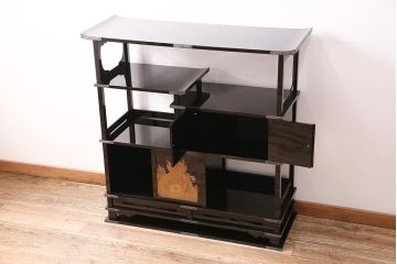 中古　民芸家具　輪島塗　井波唯志作　萩に牡丹　金銀蒔絵　和の風情漂う上質な飾り棚(定価約600万円以上)(茶棚、戸棚、収納棚)(R-047902)