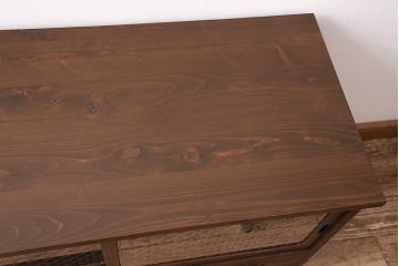 和製アンティーク　鉄脚が魅力的!当店オリジナルの組子入り引き戸の箪笥ローボード(テレビ台、収納棚、リビングボード)(R-047904)