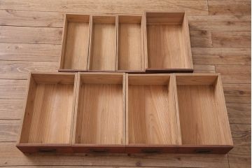 和製アンティーク　前面ヒノキ材・ケヤキ材　上品な和の雰囲気づくりにおすすめな関西水屋箪笥(重ね箪笥、収納棚、戸棚)(R-047906)