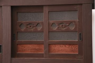 和製アンティーク　前面ヒノキ材・ケヤキ材　上品な和の雰囲気づくりにおすすめな関西水屋箪笥(重ね箪笥、収納棚、戸棚)(R-047906)